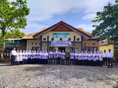 FOTO BERSAMA PADA PERINGATAN HARI GURU